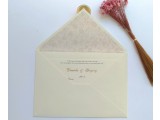convite com forro em floral com nome dos noivos em hotstmap