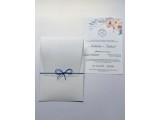 convite envelope branco com floral azul