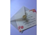convite envelope transparente com lacre de cera e floral