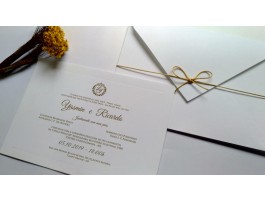 Convite envelope tradicional branco com cordão dourado