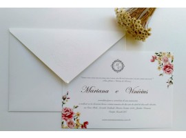convite com brasão e impressão floral